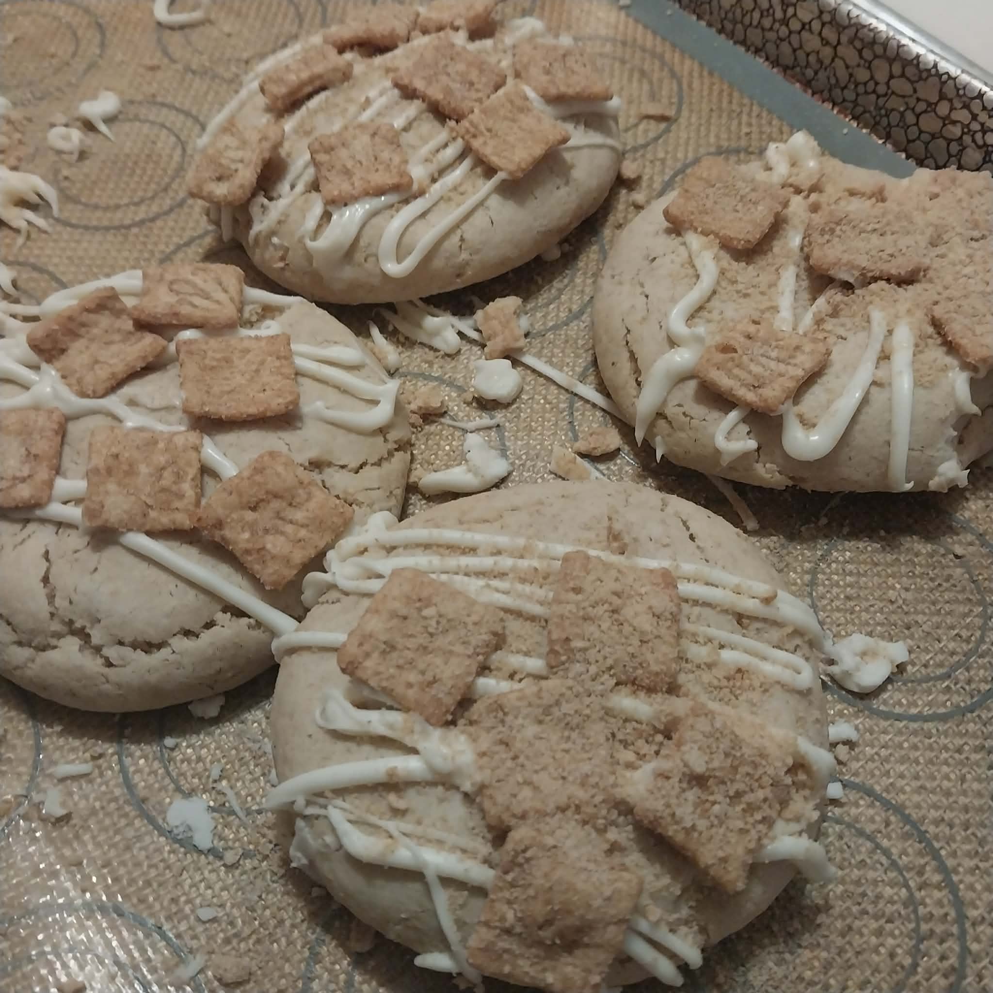 Cheesecake Stuffed Cinnamon Crunch Cookies
