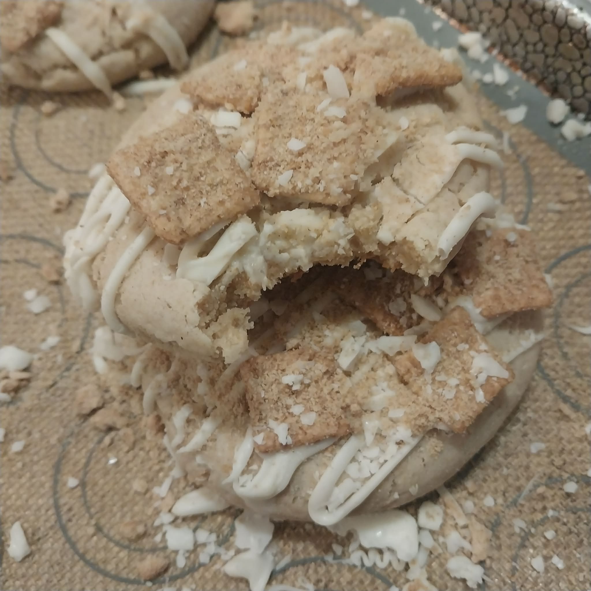 Cheesecake Stuffed Cinnamon Crunch Cookies